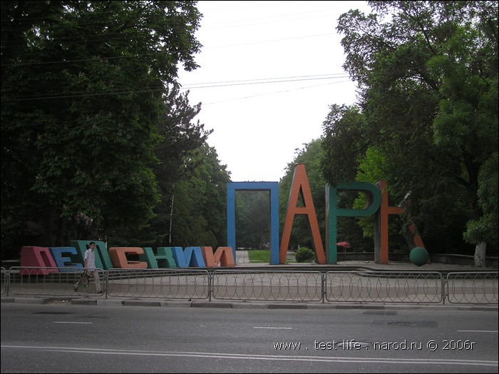 для перехода к следующей фотографии 
кликнуть мышкой