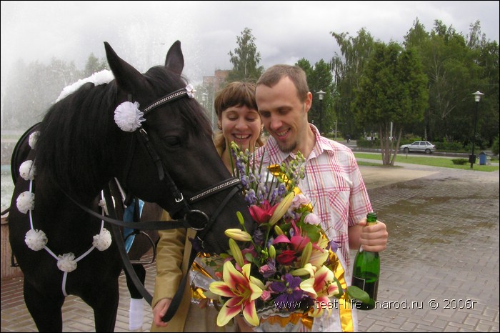 для перехода к следующей фотографии 
кликнуть мышкой