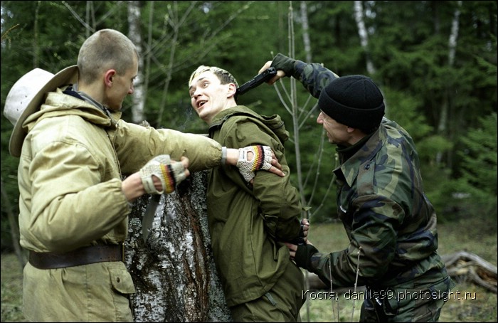 для перехода к следующей фотографии 
кликнуть мышкой