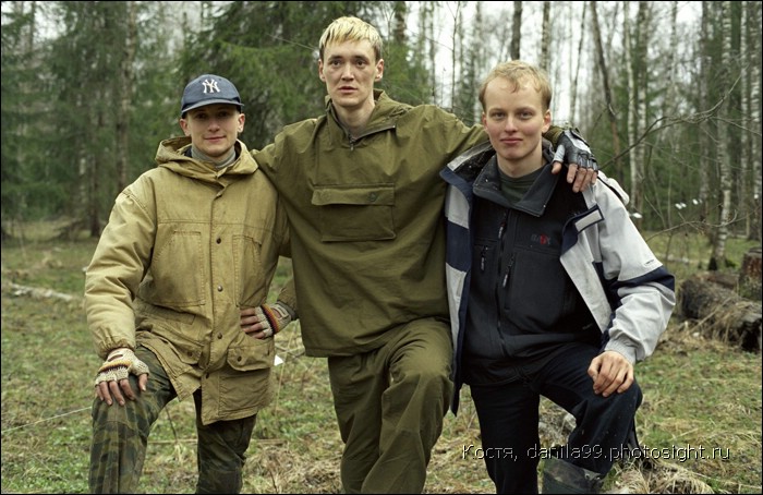 для перехода к следующей фотографии 
кликнуть мышкой