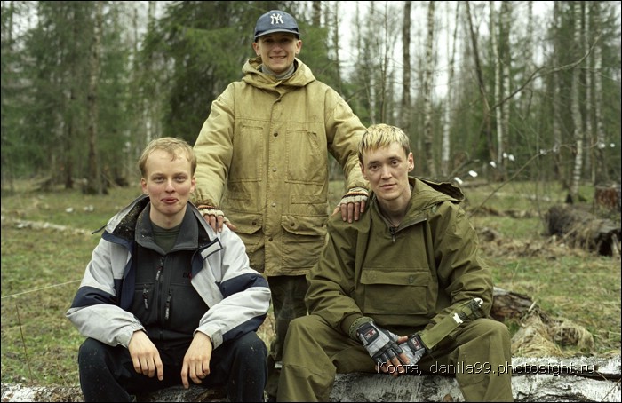 для перехода к следующей фотографии 
кликнуть мышкой