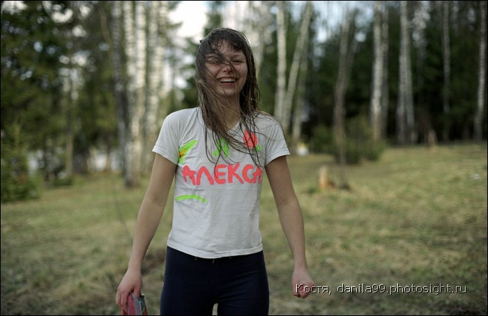 для перехода к следующей фотографии 
кликнуть мышкой