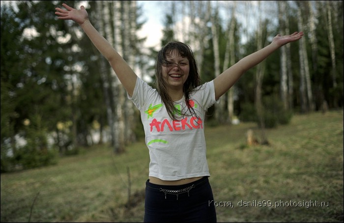 для перехода к следующей фотографии 
кликнуть мышкой