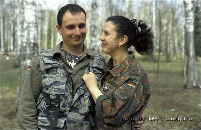 для перехода к следующей фотографии 
кликнуть мышкой