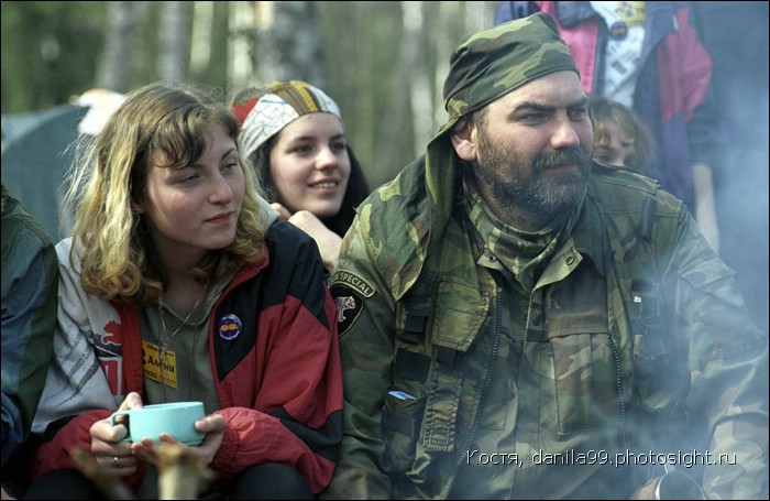 для перехода к следующей фотографии 
кликнуть мышкой