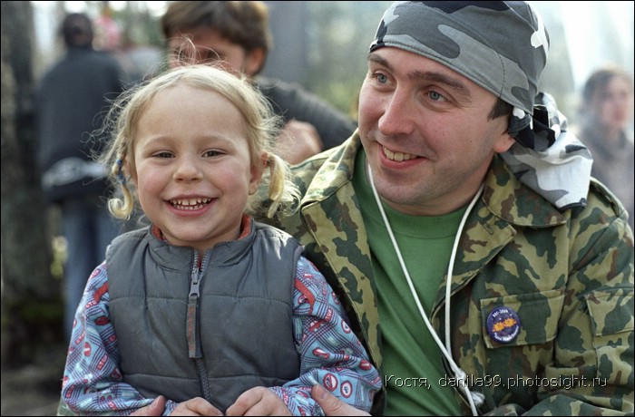 для перехода к следующей фотографии 
кликнуть мышкой