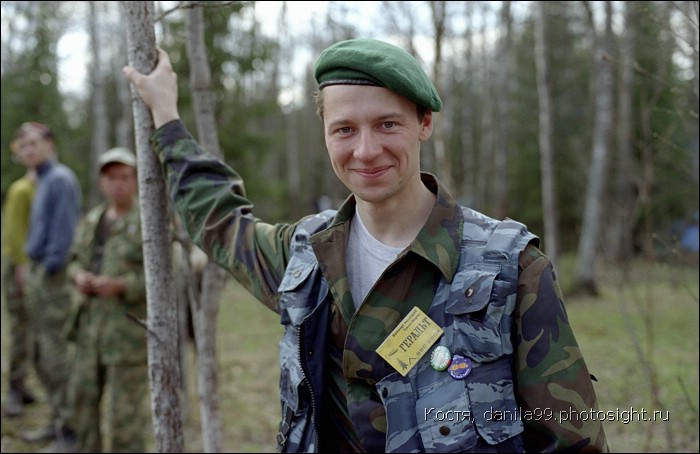 для перехода к следующей фотографии 
кликнуть мышкой