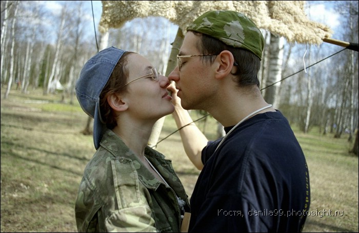 для перехода к следующей фотографии 
кликнуть мышкой