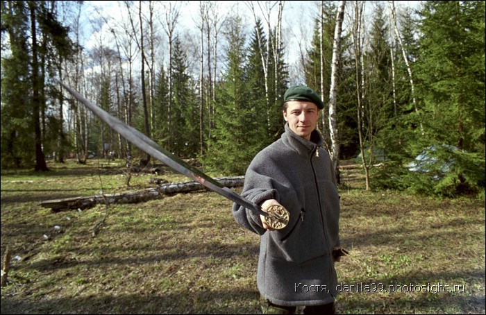 для перехода к следующей фотографии 
кликнуть мышкой