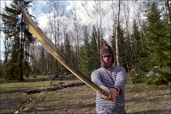 для перехода к следующей фотографии 
кликнуть мышкой