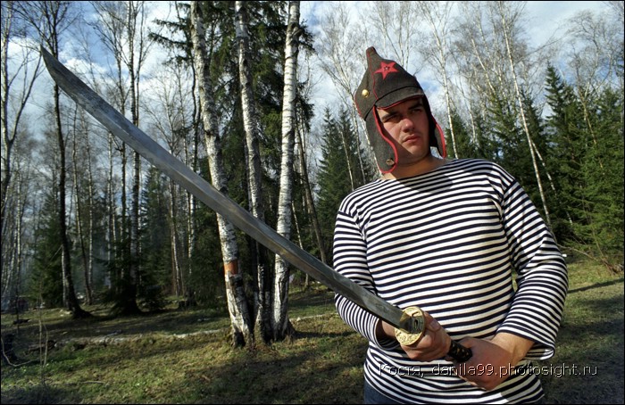 для перехода к следующей фотографии 
кликнуть мышкой