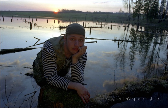 для перехода к следующей фотографии 
кликнуть мышкой