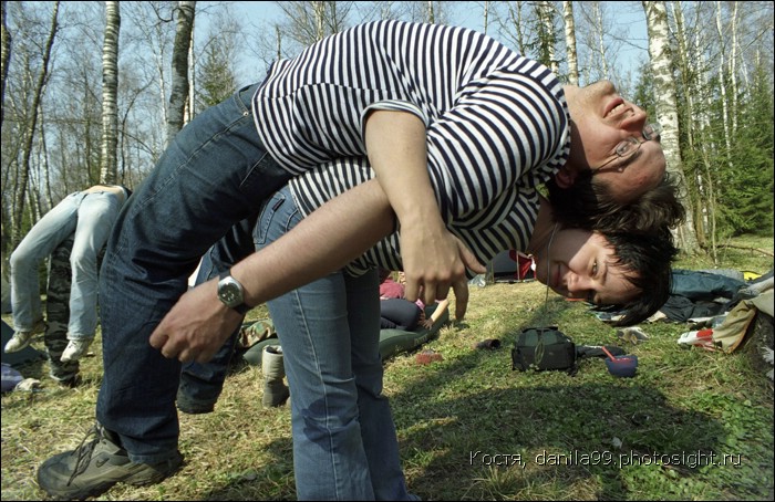 для перехода к следующей фотографии 
кликнуть мышкой