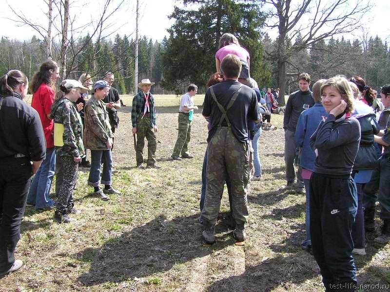  Стою я на слёте в лыжи обутый, что то лыжи не едут, ну а нам всё равно (P1015244, 192 KB)